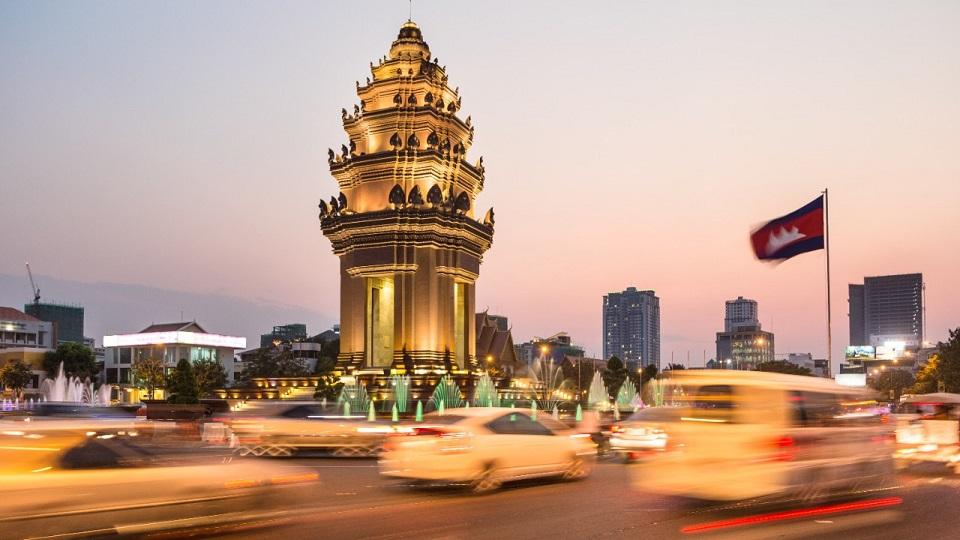 Sunset over Phnom Penh traffic