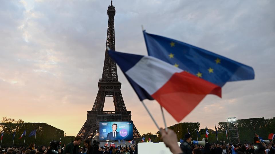 Macron viert verkiezingszege, 2022