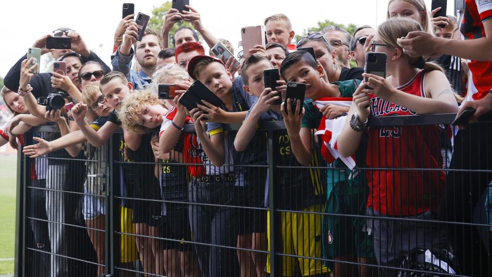 Kinderen en hun smart phones Kinderen en hun smart phones