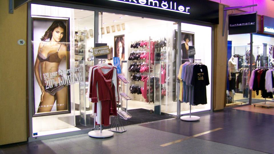 Een lening voor de financiering van de overname van lingerieketen Hunkemöller door investeringsmaatschappijen Parcom en Opportunity Partners hangt nog boven de markt. Een lening voor de financiering van de overname van lingerieketen Hunkemöller door investeringsmaatschappijen Parcom en Opportunity Partners hangt nog boven de markt.
