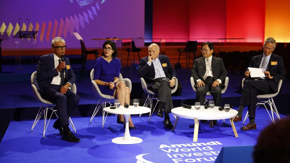 From left to right: Amundi's Pascal Blanque, geopolitics experts Tina Fordham,, Nobel Prize winner Daniel Kahneman, Prof Steve Tsang and Peterson Institute's Olivier Blanchard. Photo: Amundi.