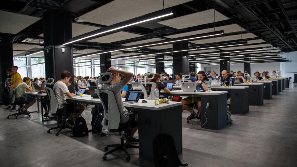 Team experts aan het werk, foto door Alex Kotliarskyi via Unsplash Team experts aan het werk, foto door Alex Kotliarskyi via Unsplash