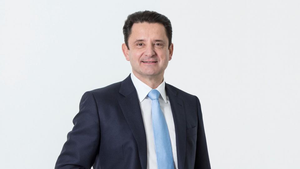 Alexander Schindler, Efama Alexander Schindler, Efama