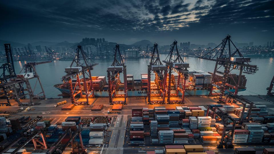 Container terminal, foto via Unsplash door Timelab Pro