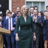 Liz Truss verlaat op 25 oktober haar ambtswoning aan de No10 Downing Street. Foto door Rory Arnold, via Flickr 